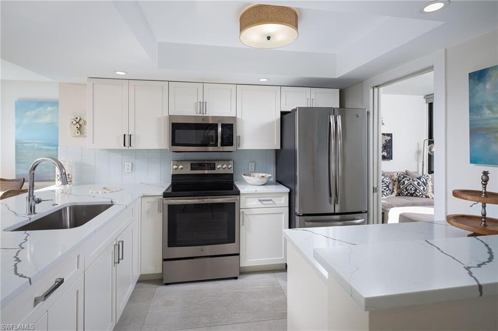 10562 Gulf Shore Dr 202, Naples, FL 34108-6