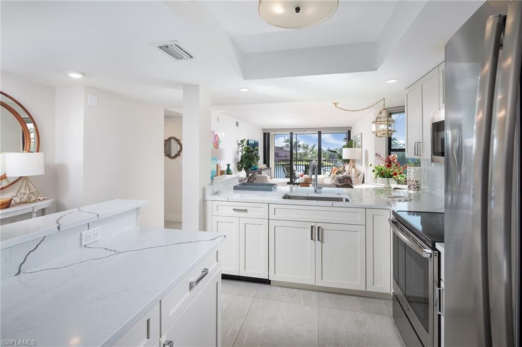 10562 Gulf Shore Dr 202, Naples, FL 34108-7