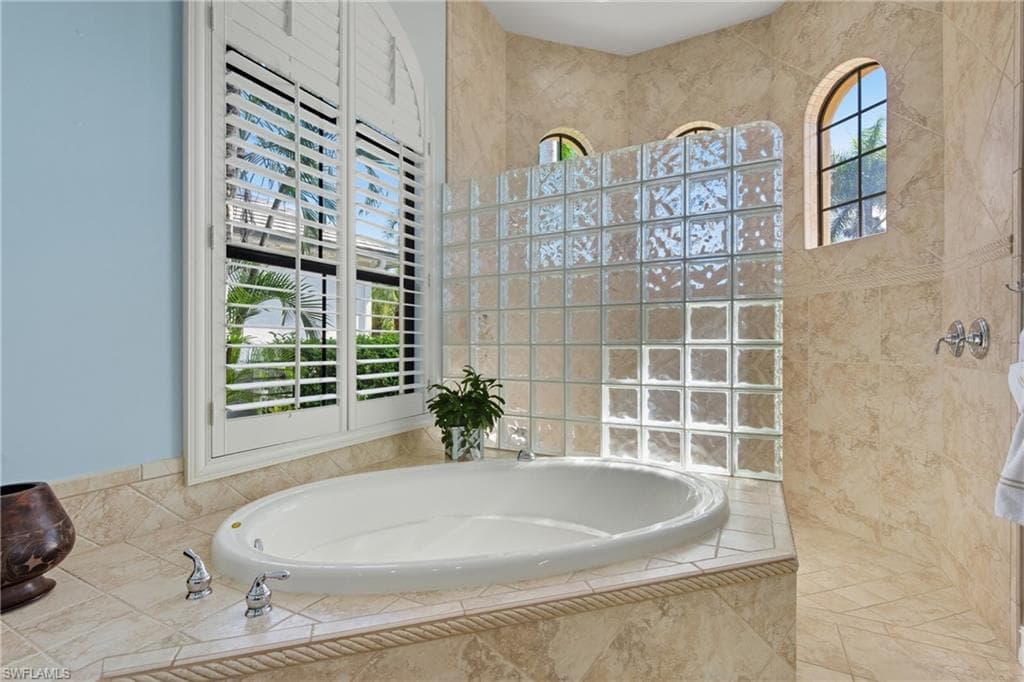 18100 Via Bellamare Ln, Miromar Lakes, FL 33913-18