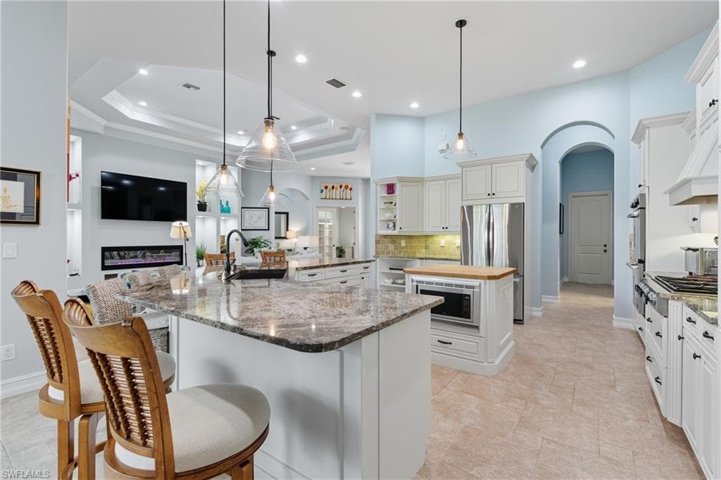 18100 Via Bellamare Ln, Miromar Lakes, FL 33913-23