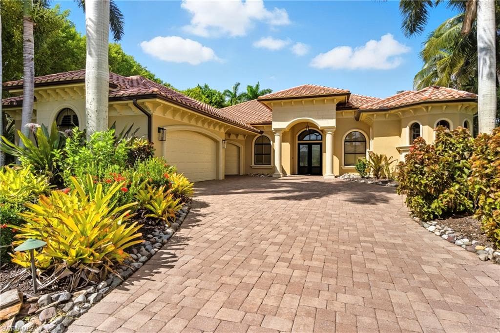 18100 Via Bellamare Ln, Miromar Lakes, FL 33913-2