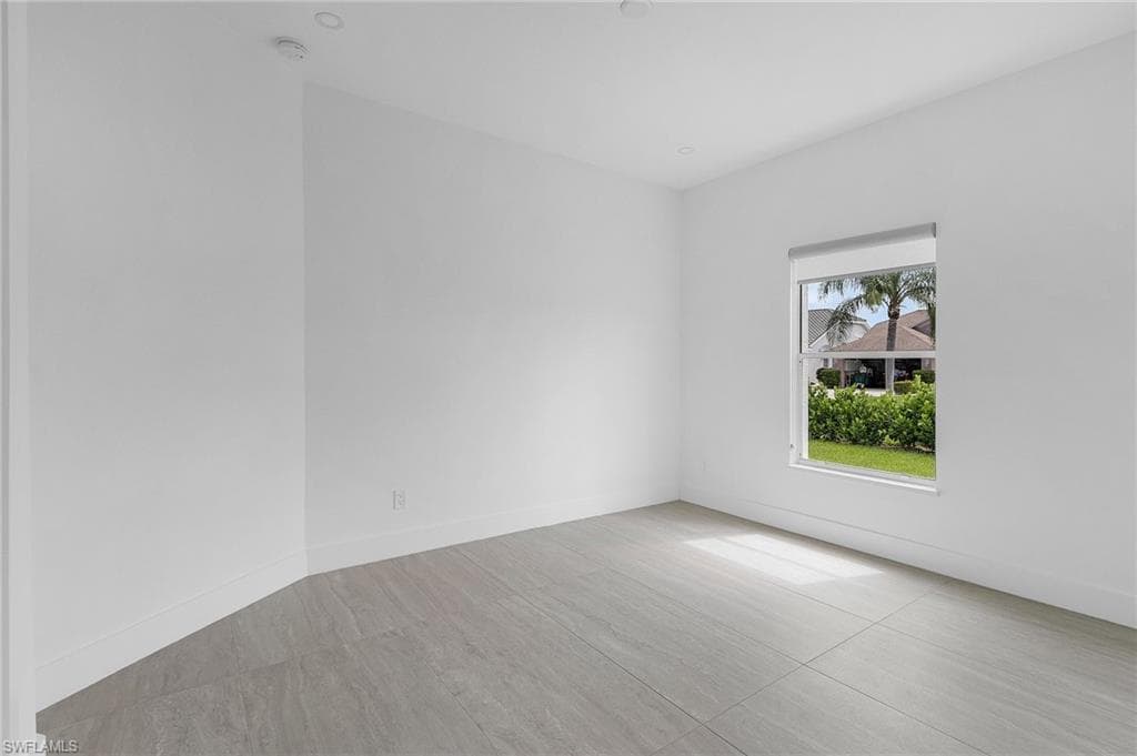 6626 Cutty Sark Ln, Naples, FL 34104-5