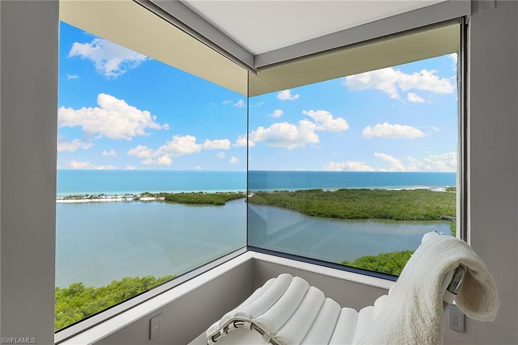 5555 Heron Point Dr 2001, Naples, FL 34108-19
