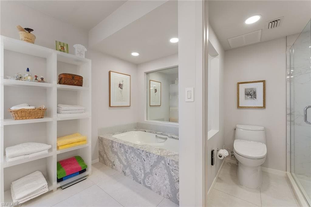5555 Heron Point Dr 2001, Naples, FL 34108-22