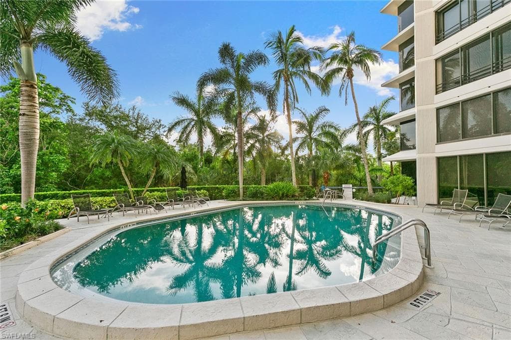 5555 Heron Point Dr 2001, Naples, FL 34108-33