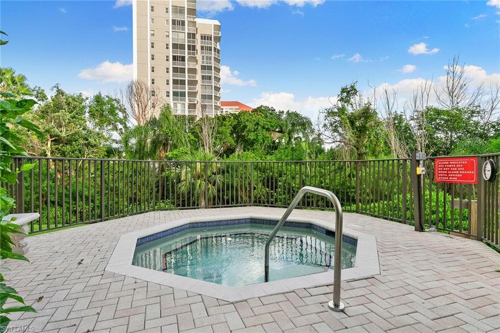5555 Heron Point Dr 2001, Naples, FL 34108-34