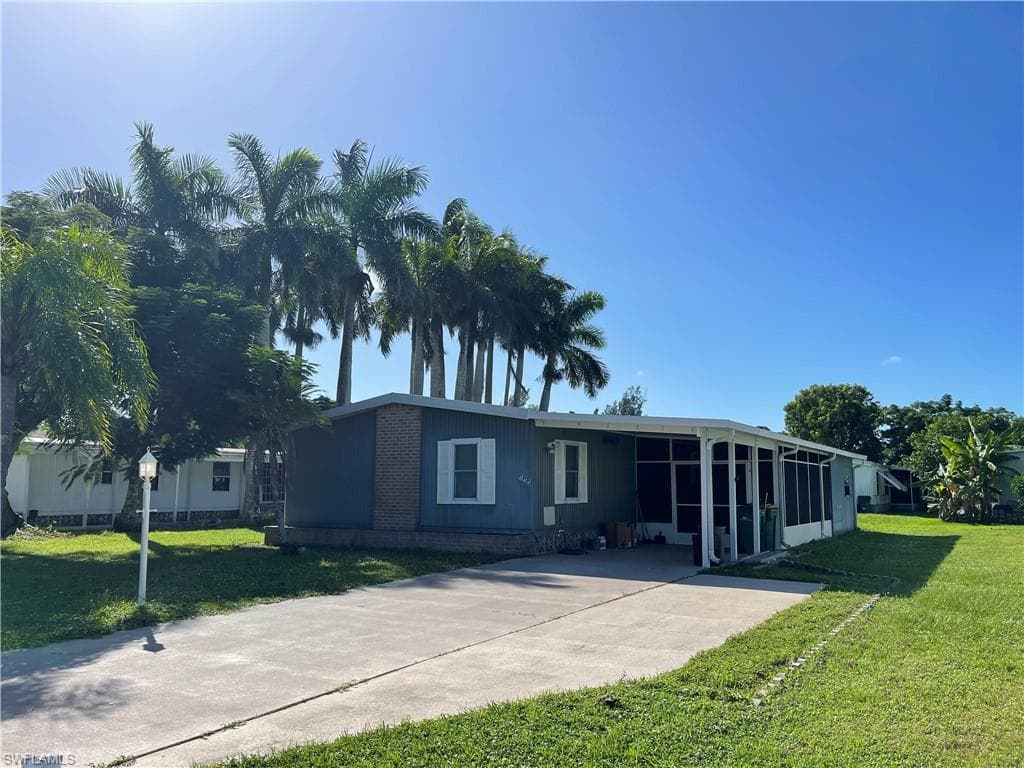 130 Grassy Key Ln 37, Naples, FL 34114-1