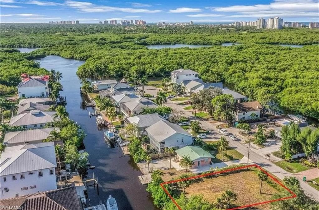 1292 Venetian Way, Naples, FL 34110-1