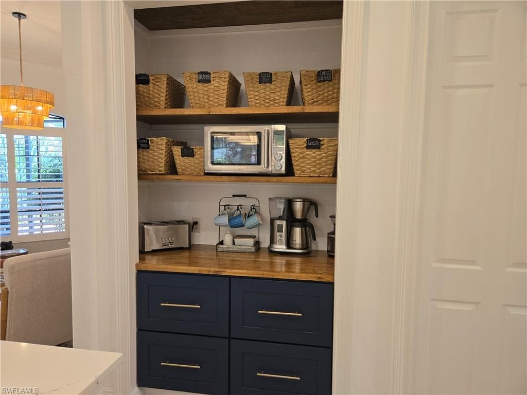 4262 Via Del Villetti Dr, Venice, FL 34293-13