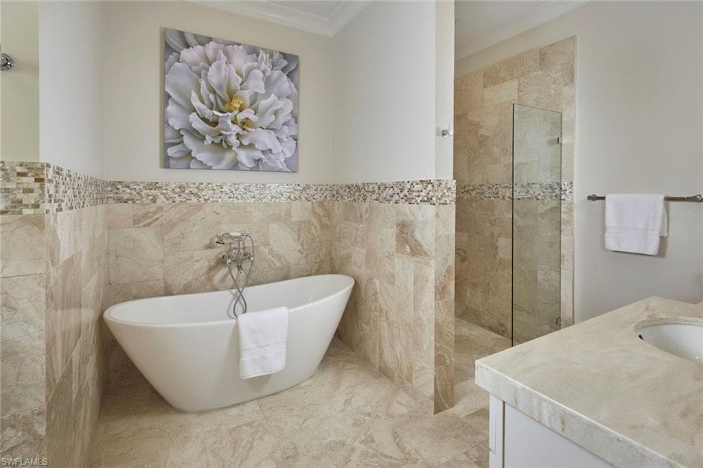 2863 Coco Lakes Dr, Naples, FL 34105-20