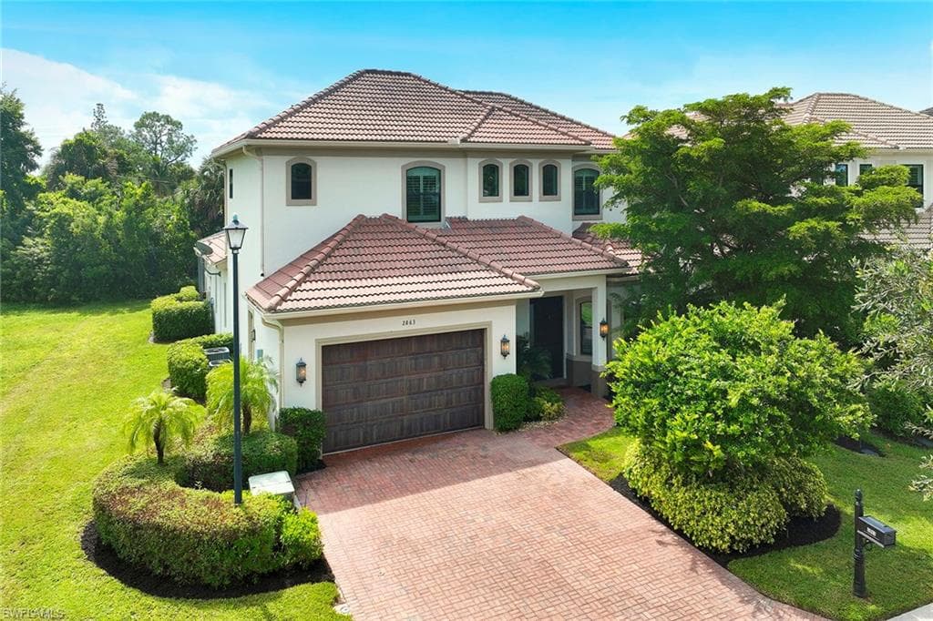 2863 Coco Lakes Dr, Naples, FL 34105-1