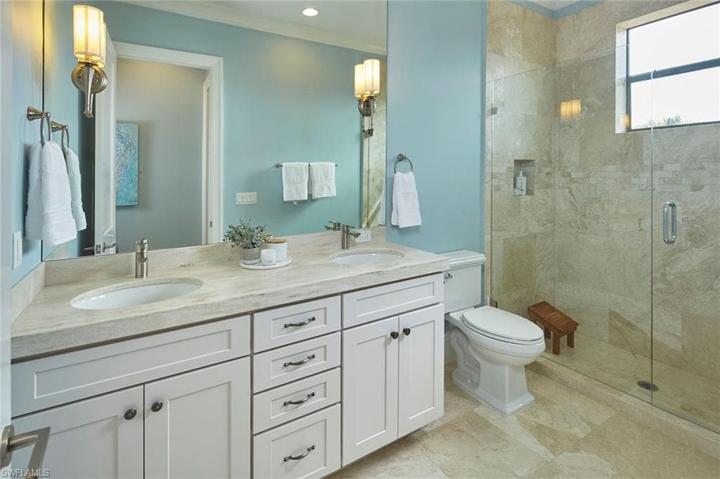 2863 Coco Lakes Dr, Naples, FL 34105-32