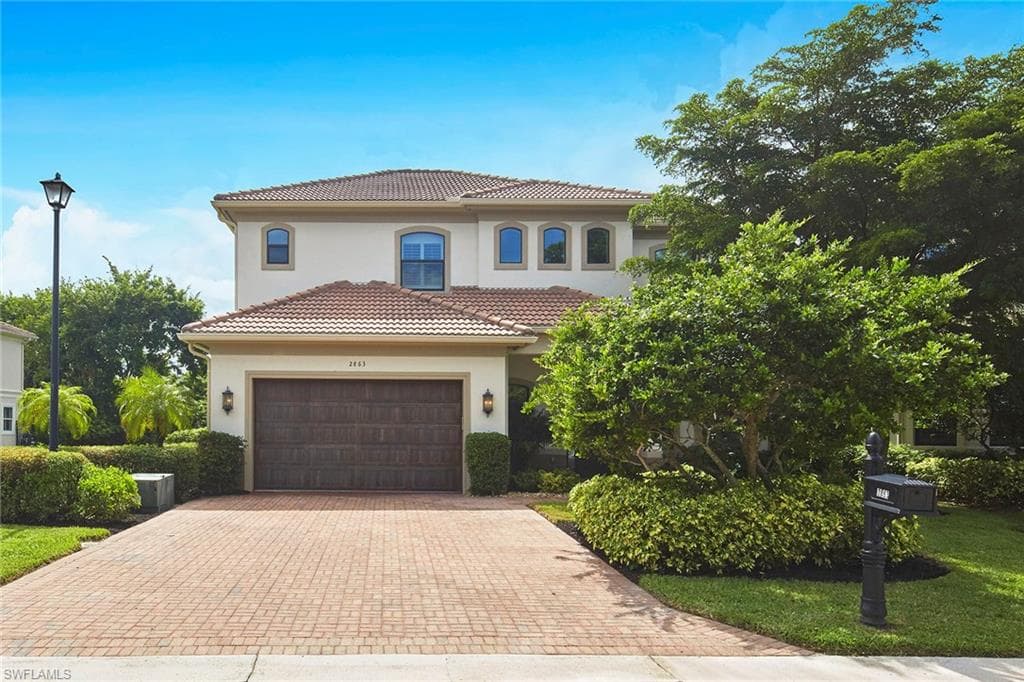 2863 Coco Lakes Dr, Naples, FL 34105-2