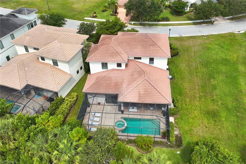 2863 Coco Lakes Dr, Naples, FL 34105-38