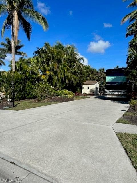 4995 Coach Ln, Naples, FL 34114-1