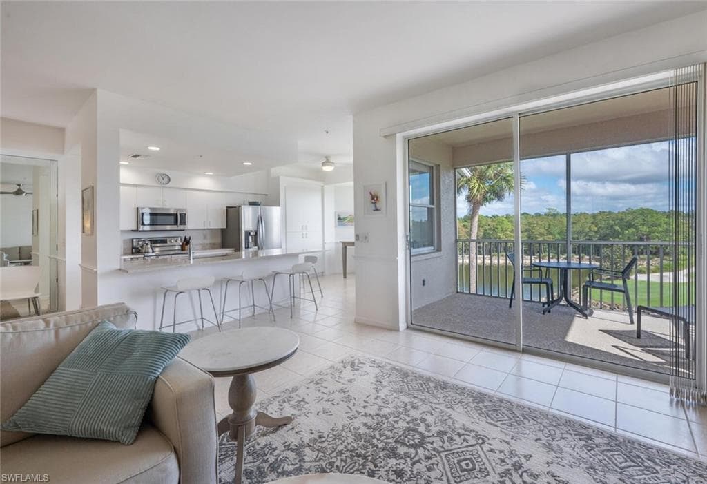 8555 Naples Heritage Dr 246, Naples, FL 34112-7