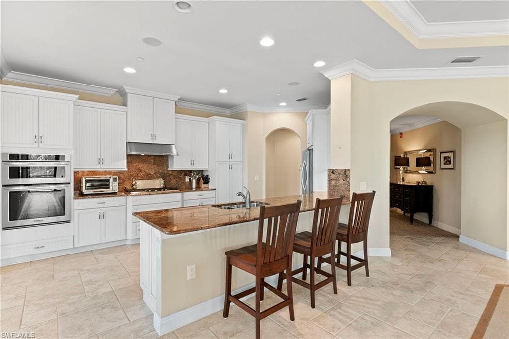 2550 Marquesa Royale Ln 201, Naples, FL 34109-9