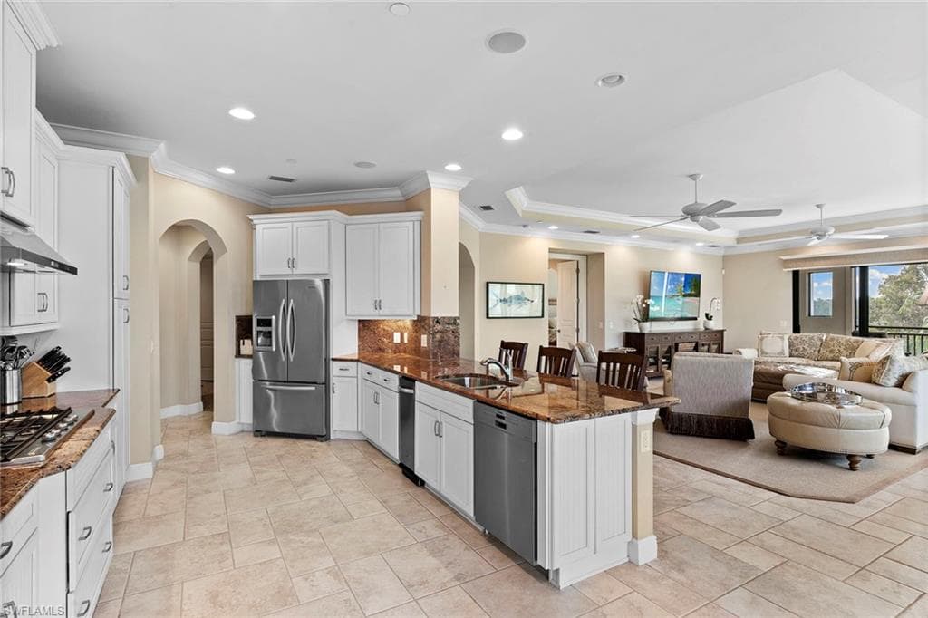 2550 Marquesa Royale Ln 201, Naples, FL 34109-11