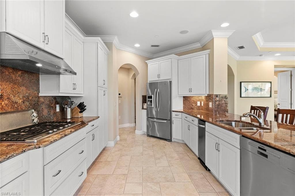 2550 Marquesa Royale Ln 201, Naples, FL 34109-12