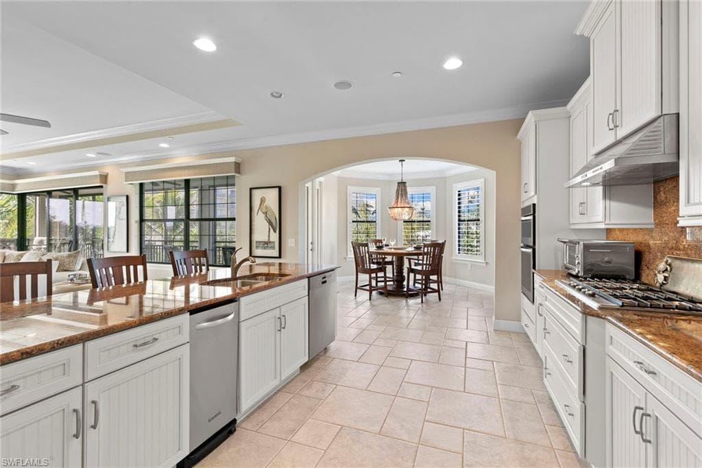 2550 Marquesa Royale Ln 201, Naples, FL 34109-14