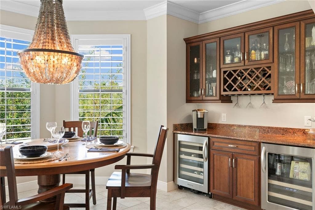 2550 Marquesa Royale Ln 201, Naples, FL 34109-16