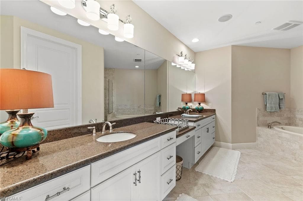 2550 Marquesa Royale Ln 201, Naples, FL 34109-20