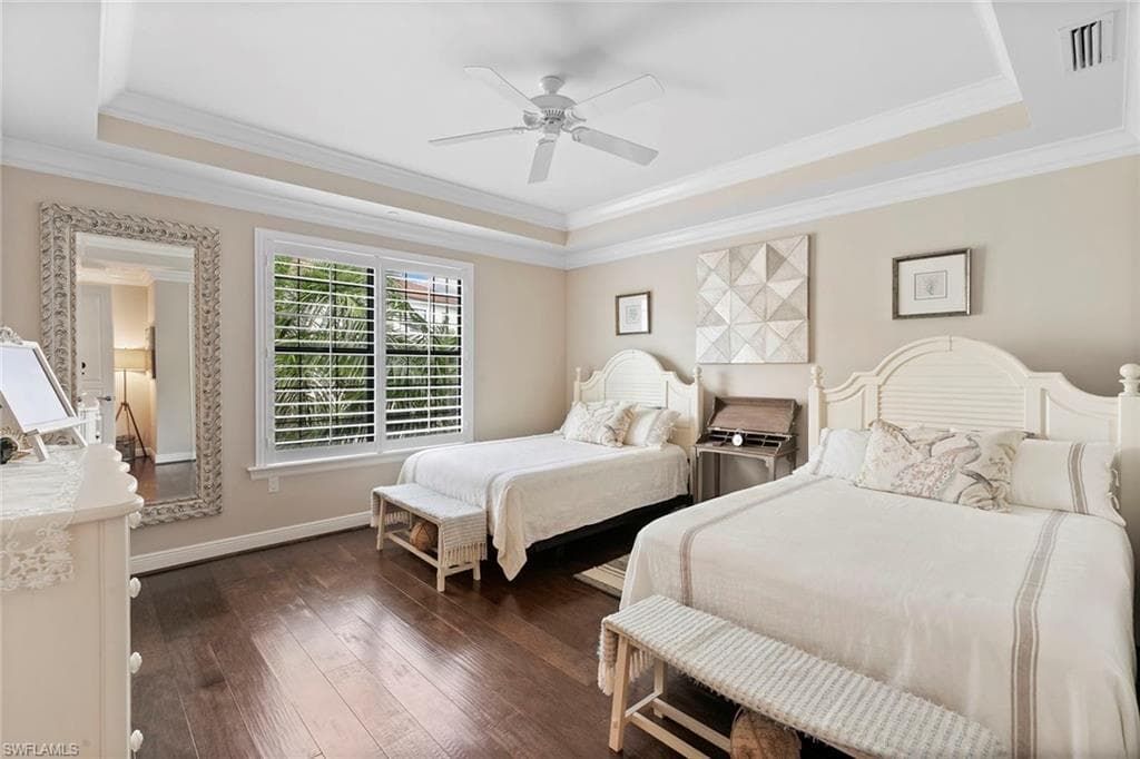 2550 Marquesa Royale Ln 201, Naples, FL 34109-25