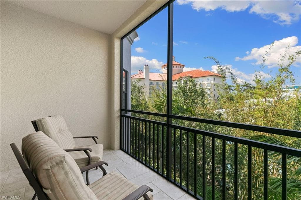 2550 Marquesa Royale Ln 201, Naples, FL 34109-37