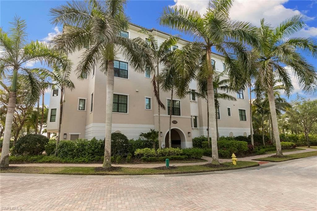 2550 Marquesa Royale Ln 201, Naples, FL 34109-40