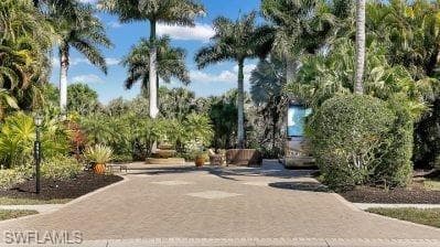 4991 Coach Ln, Naples, FL 34114-1