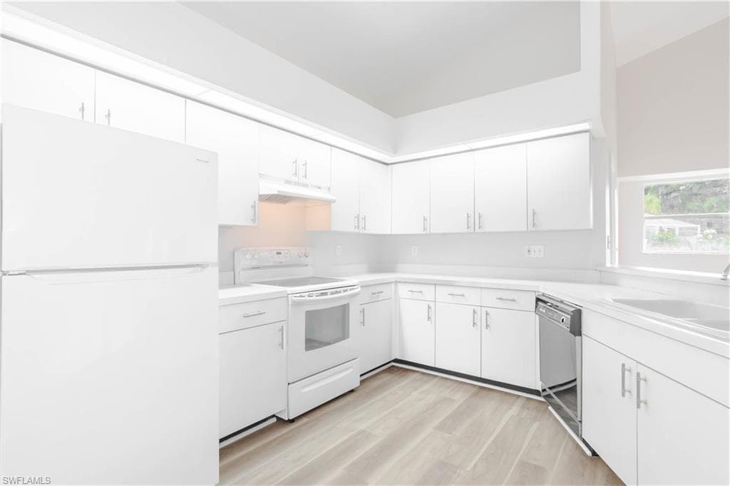 716 Belville Blvd, Naples, FL 34104-8