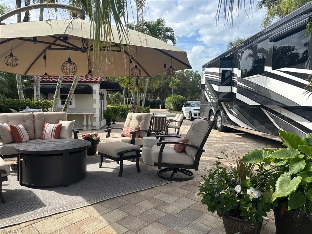 4521 Southern Breeze Dr, Naples, FL 34114-3