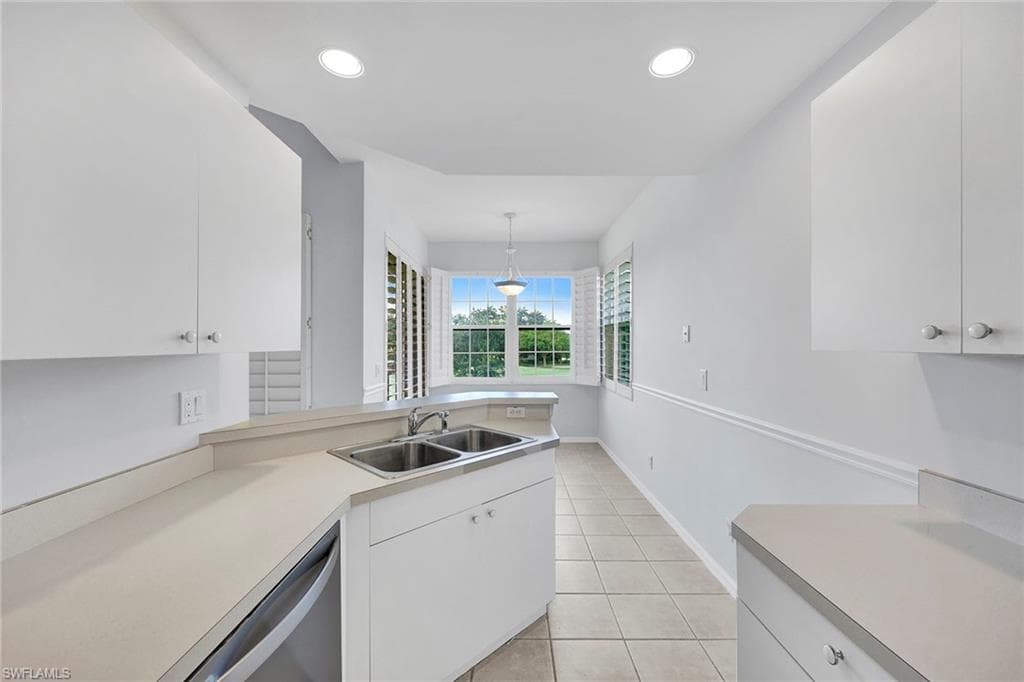 2015 Crestview Way 17b, Naples, FL 34119-9