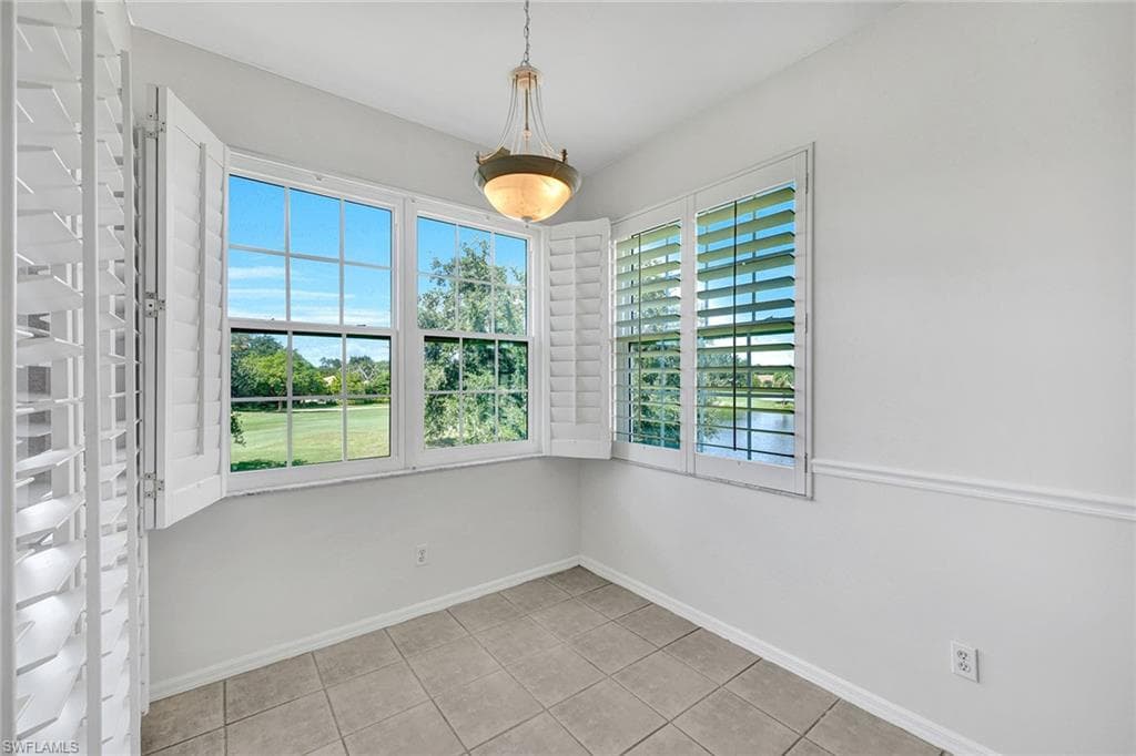 2015 Crestview Way 17b, Naples, FL 34119-11