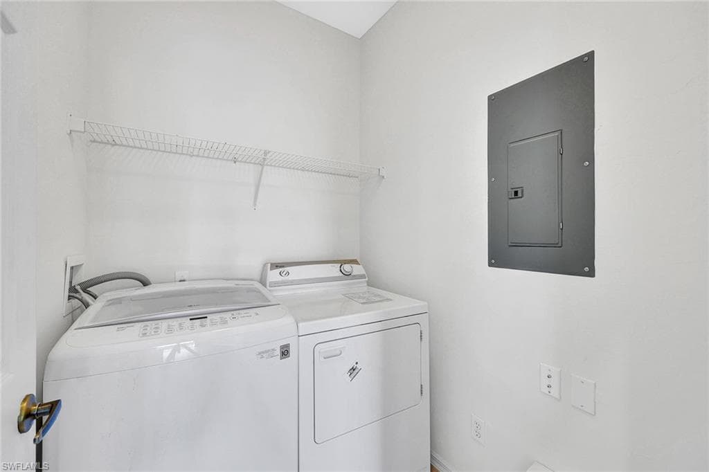 2015 Crestview Way 17b, Naples, FL 34119-19