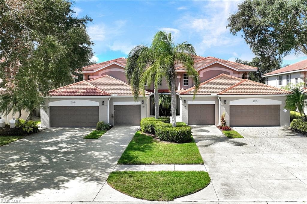 2015 Crestview Way 17b, Naples, FL 34119-1
