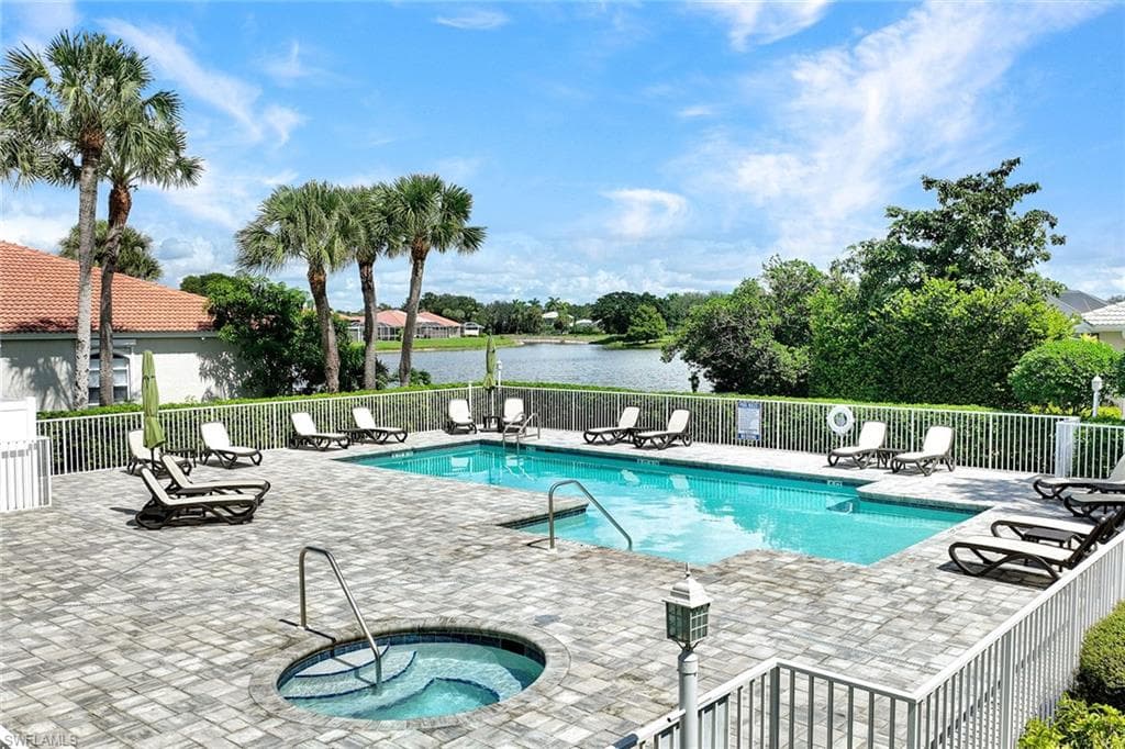 2015 Crestview Way 17b, Naples, FL 34119-29