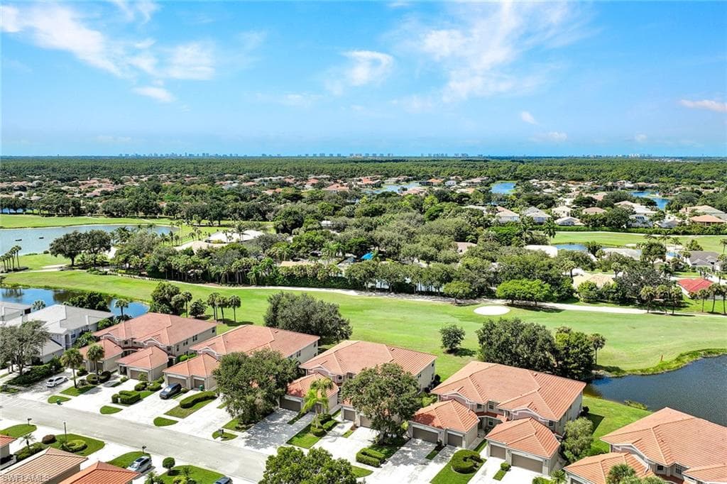 2015 Crestview Way 17b, Naples, FL 34119-2