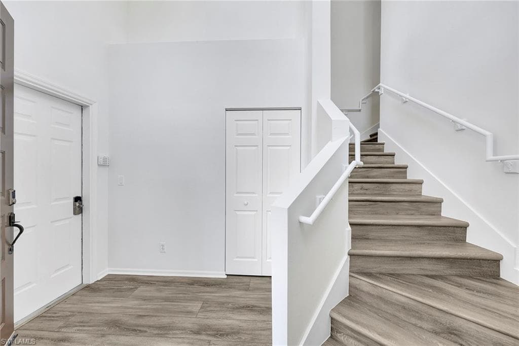 2015 Crestview Way 17b, Naples, FL 34119-4