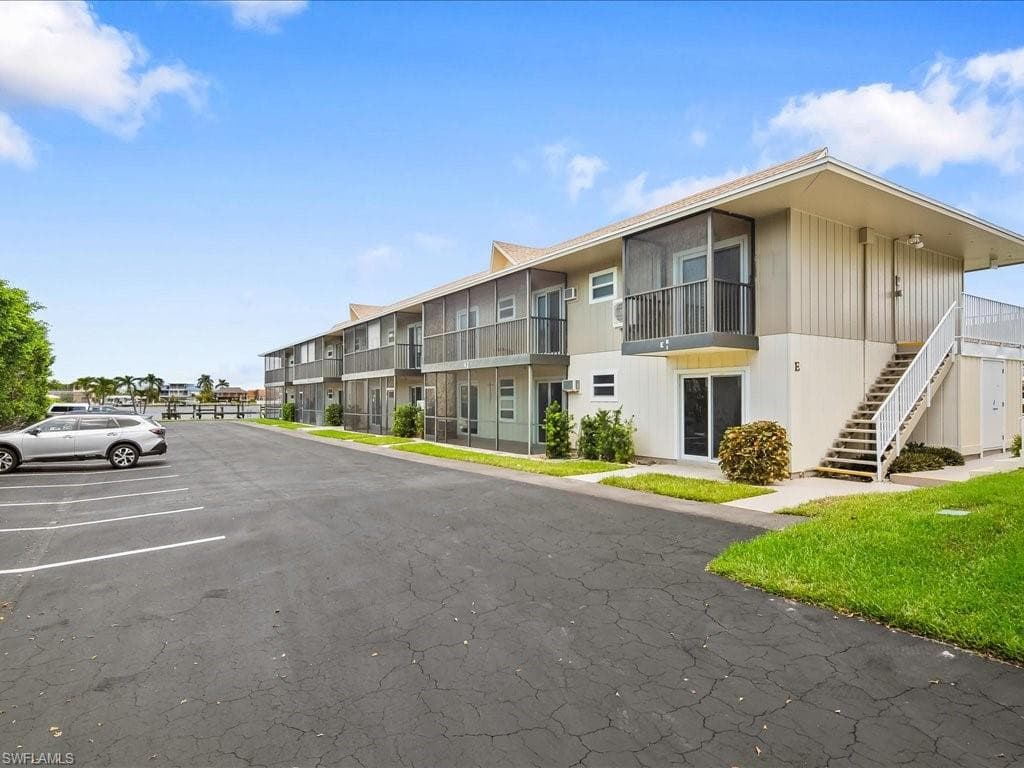 850 Palm St E2, Marco Island, FL 34145-32