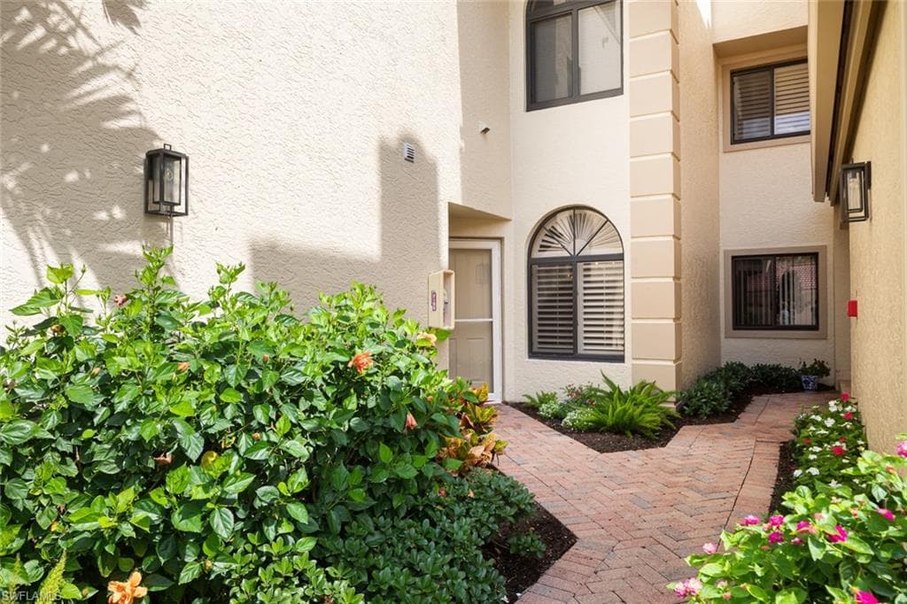 7048 Pelican Bay Blvd C104, Naples, FL 34108-18