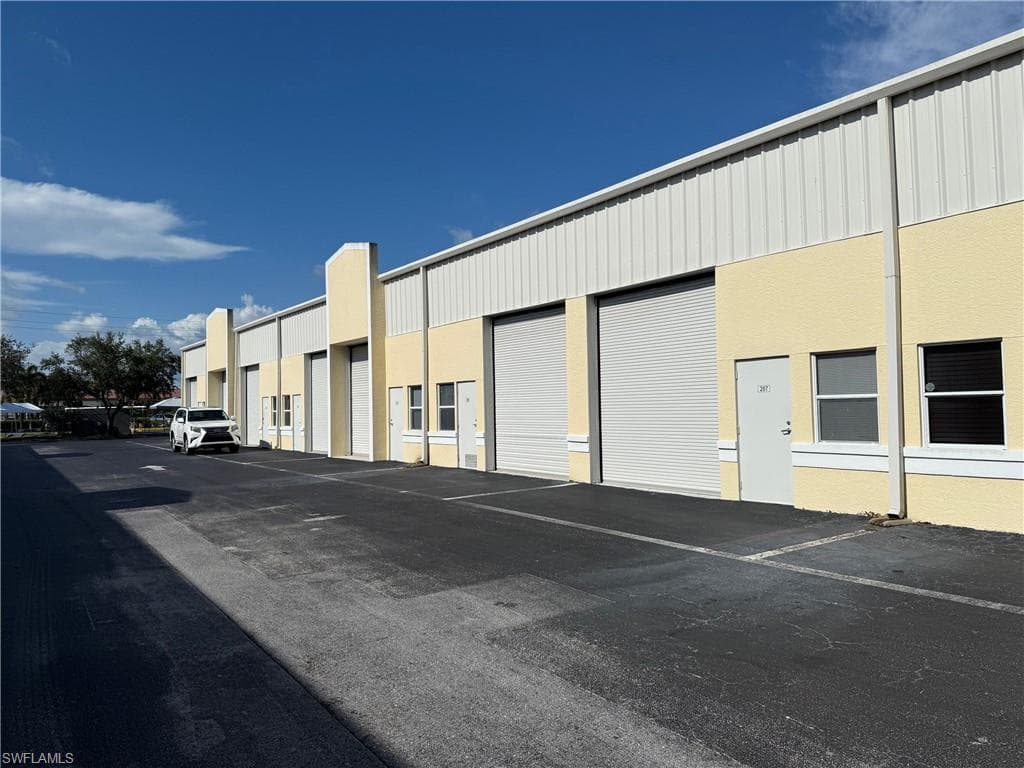 4776 Radio Rd 207, Naples, FL 34104-3