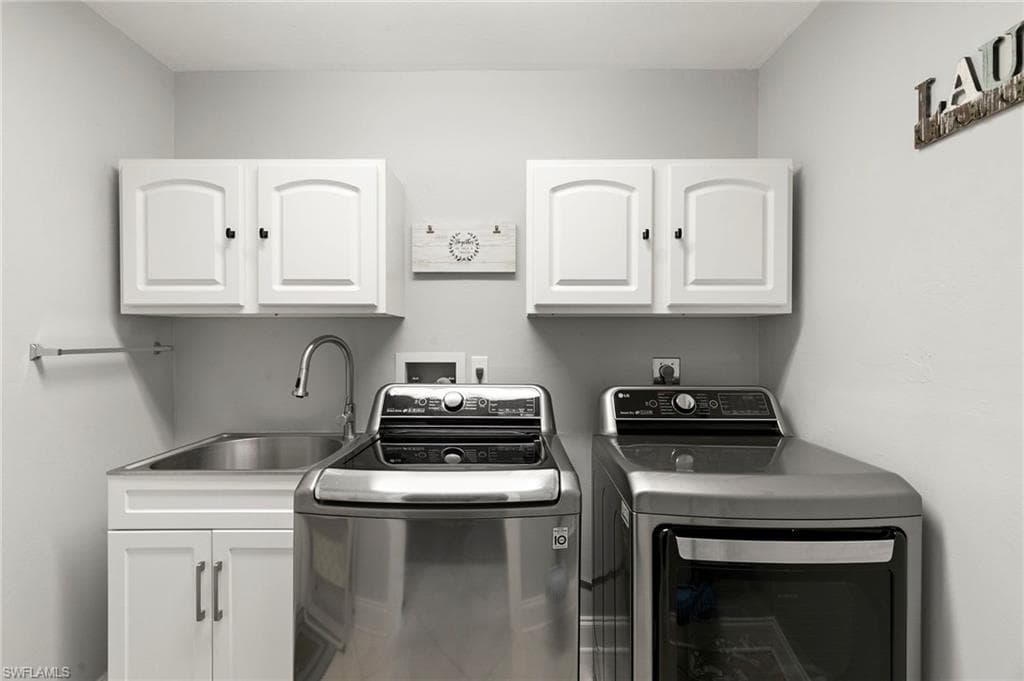161 Saint James Way, Naples, FL 34104-23