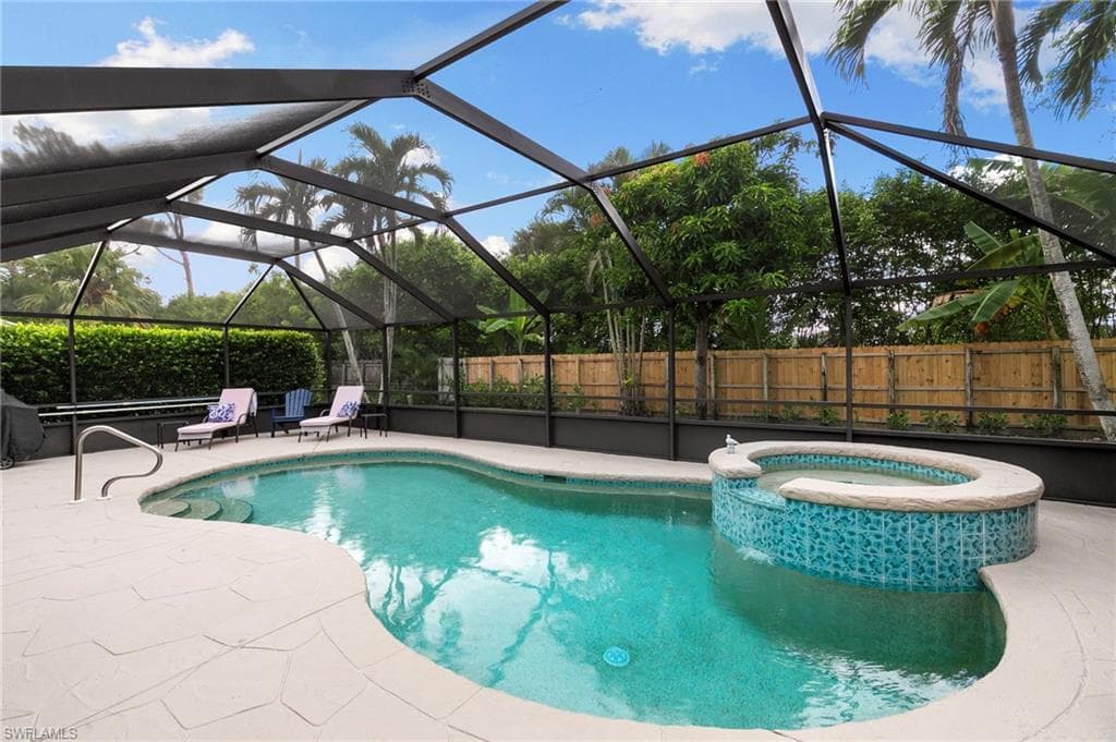 161 Saint James Way, Naples, FL 34104-25