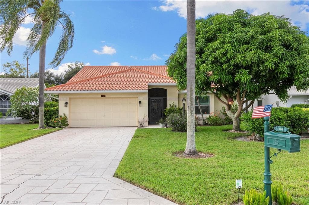 161 Saint James Way, Naples, FL 34104-32