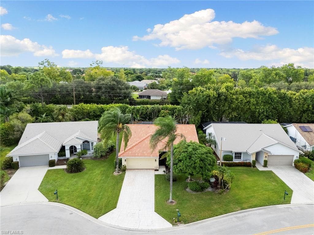 161 Saint James Way, Naples, FL 34104-35