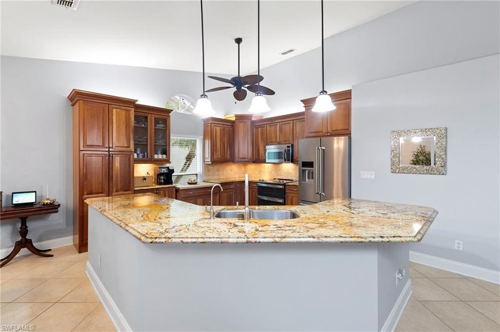 161 Saint James Way, Naples, FL 34104-5