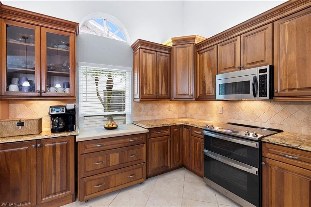 161 Saint James Way, Naples, FL 34104-7