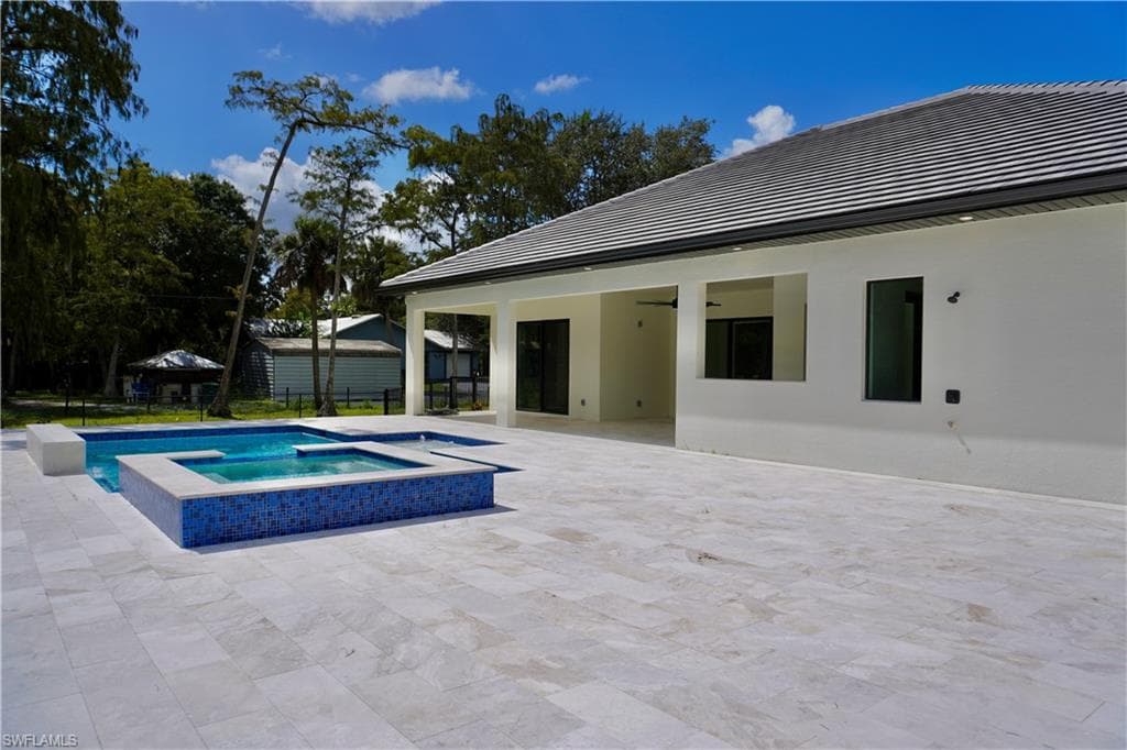 428 21st St SW, Naples, FL 34117-8