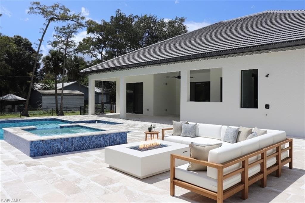 428 21st St SW, Naples, FL 34117-9